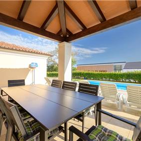 4 bedroom villa bedroom with pool, Svetvinčenat, Istria, sleeps 8